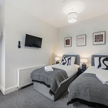 Air Host & Stay - Anfield Cosy Stays, Sleeps 14 Liverpool Exterior foto