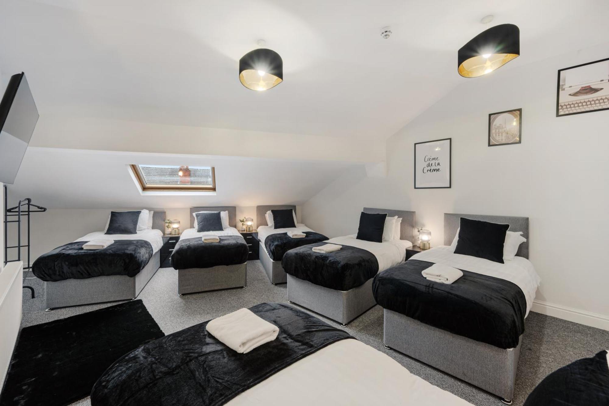 Air Host & Stay - Anfield Cosy Stays, Sleeps 14 Liverpool Exterior foto